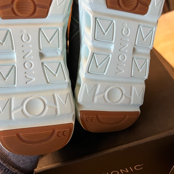 NIB - Vionic Captivate, Light Gray and Teal Sneakers - Picture 4 of 5